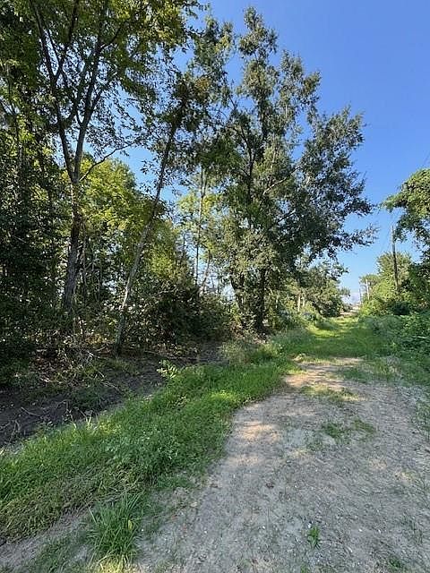 2nd image of 438 River Oaks Dr