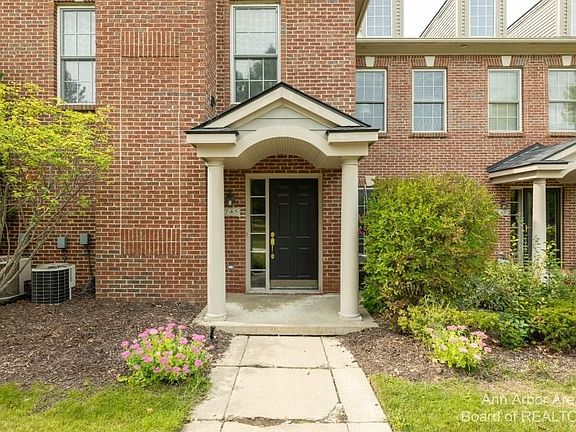 2nd image of 5745 Hampshire Ln