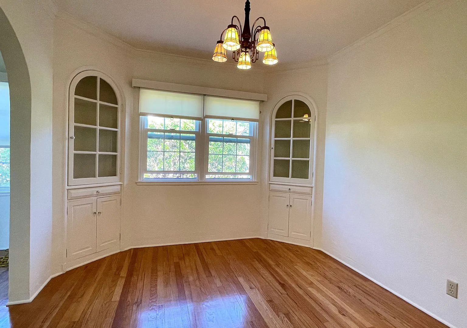 Single-Level 2-Bedroom 2-Bath House + Garage w/ Air Conditioning — Photo 3