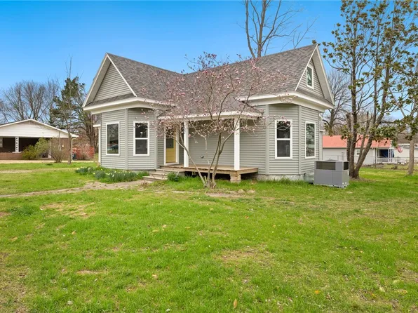202 S Pittman St, Prairie Grove, AR 72753