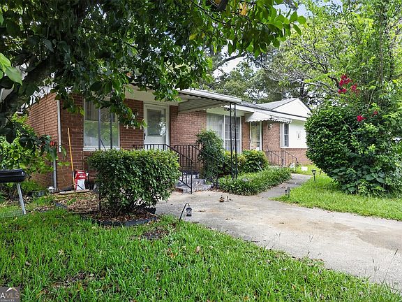 5th image of 441 Sarah Dr