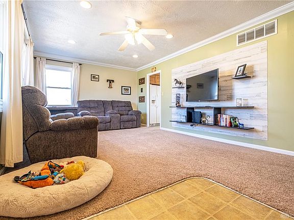 2nd image of 2992 Daisy Ct