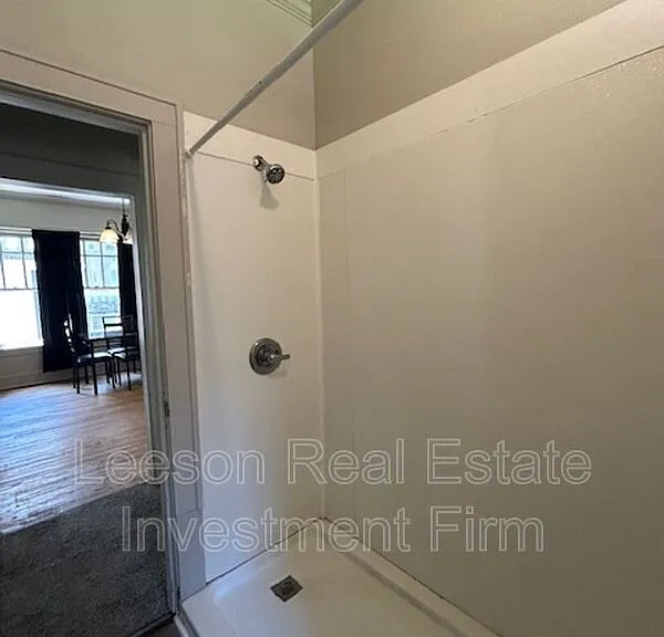 142 E Jordan St — Photo 17