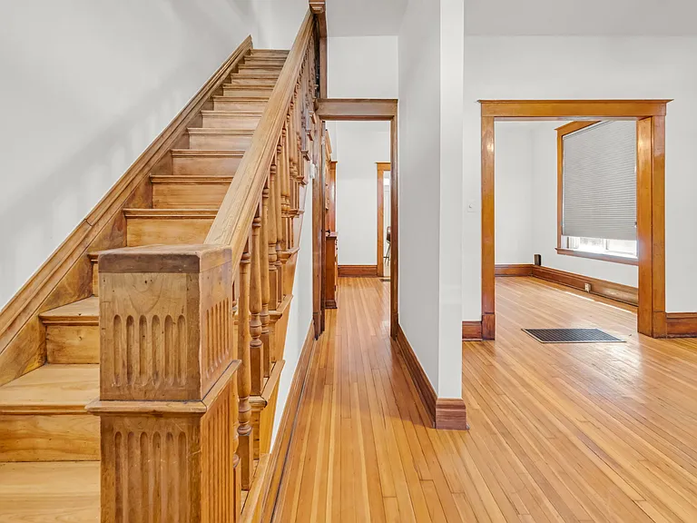 302 S Lincoln St — Photo 5