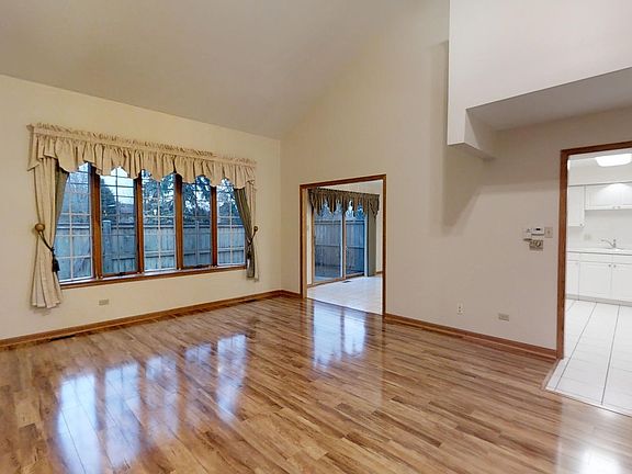 4th image of 1009 Claremont Dr