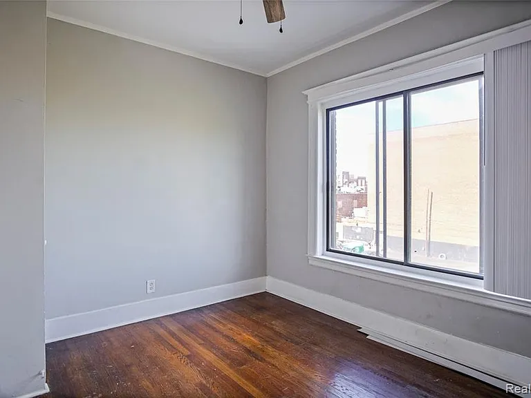 68 E Willis St #10 — Photo 11