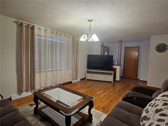 5th image of 515 Locust Dr