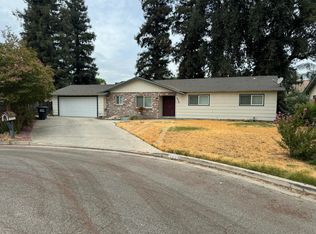 2929 S Willis Ct, Visalia, CA 93277