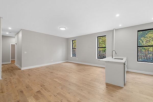 1st image of 100 W 139th St #8