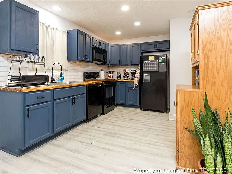 3230 Periwinkle Dr — Photo 8