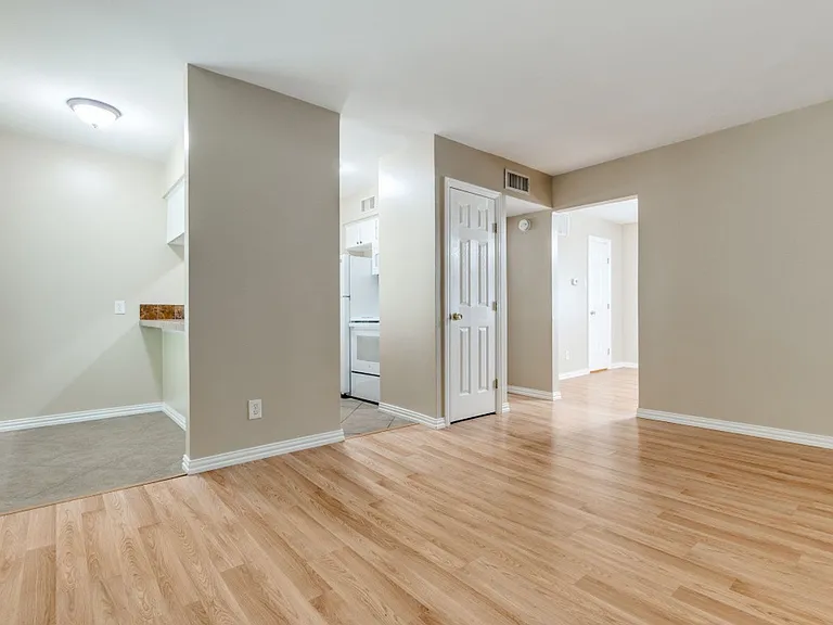 5508 Tremont St — Photo 9