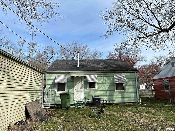 3rd image of 1043 S Tonti Cir