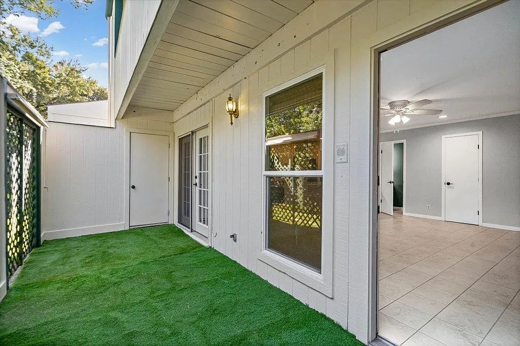 6718 Silvermine Dr — Photo 4