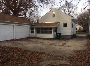 1041 Queen St, Lansing, MI 48915