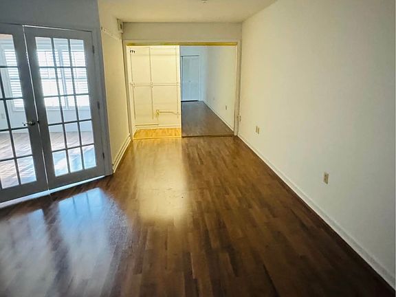 5th image of 600 W Stone Dr