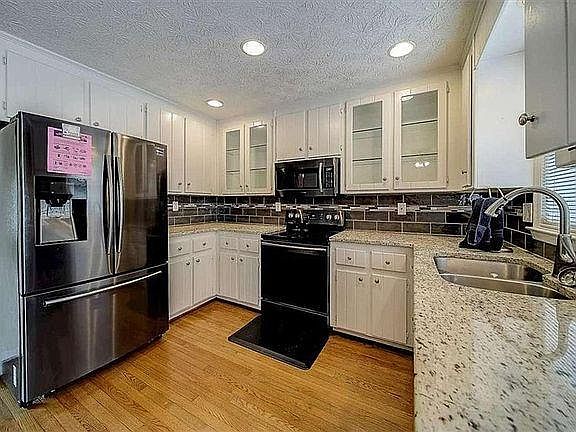 4th image of 2233 Blenheim Ct