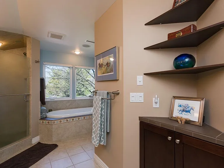 8 Aquarius Pl — Photo 14