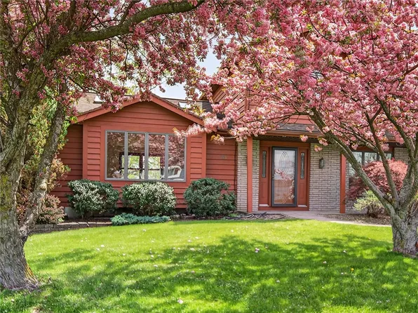 51 Clearwater Cir, Rochester, NY 14612