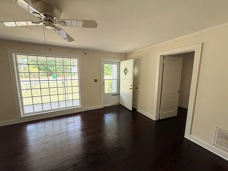 713 Lakeland Ave — Photo 15