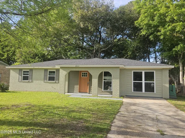 2012 Woodbury Rd, Gautier, MS 39553
