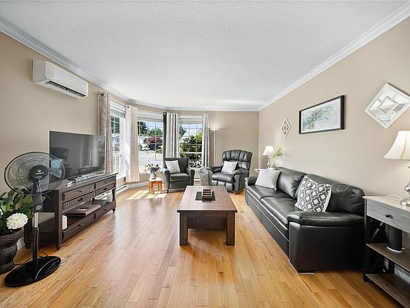 2nd image of 6025 Tweedsmuir Cres