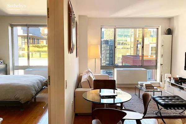 Rented by Sotheby's International Realty | media 35