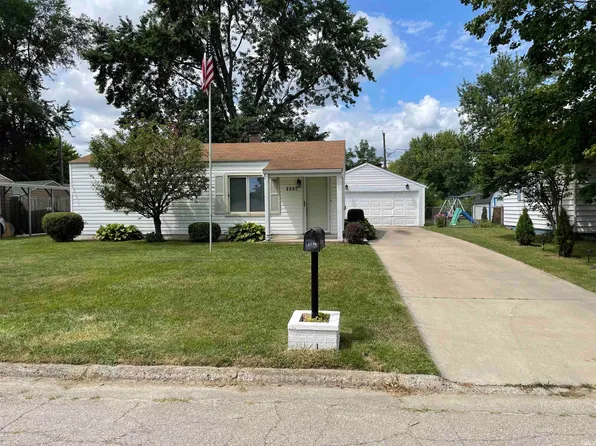 2206 E 19th St, Muncie, IN 47302