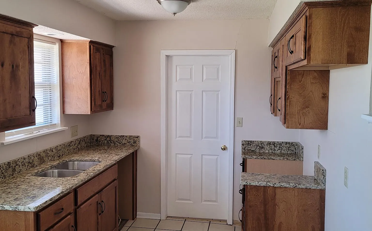 2 bed, 895 sqft, $1,095 — Photo 2