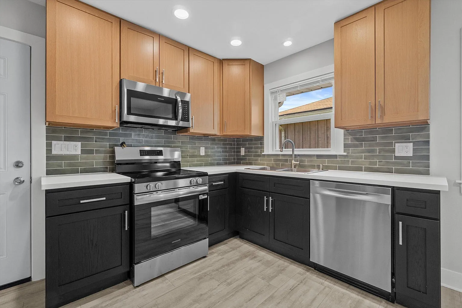 3 bed, 1988 sqft, $1,800 — Photo 4