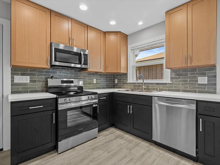7029 W Hampton Ave — Photo 4