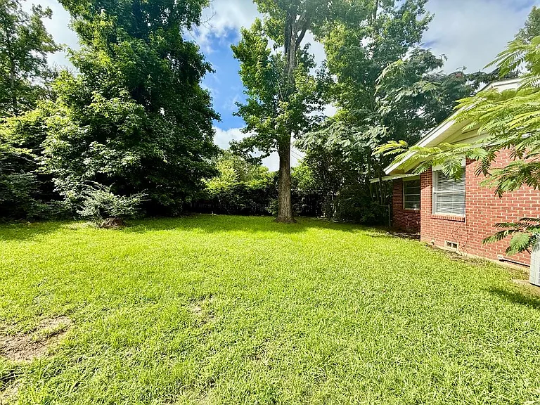 2206 Clay St — Photo 16