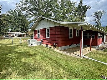2nd image of 905 Sunset Dr