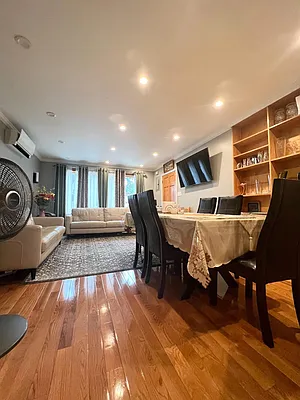 Rented by Halvatzis Realty | media 51