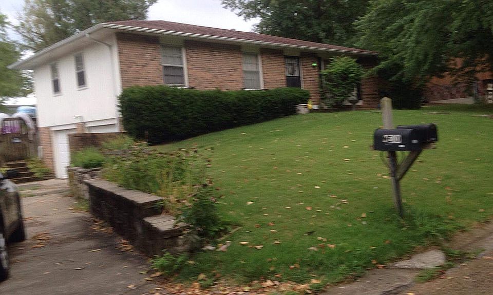 1st image of 2302 N Hawthorn Dr