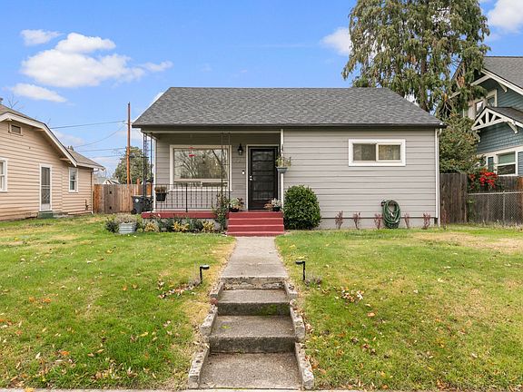 2nd image of 726 Dakota Ave