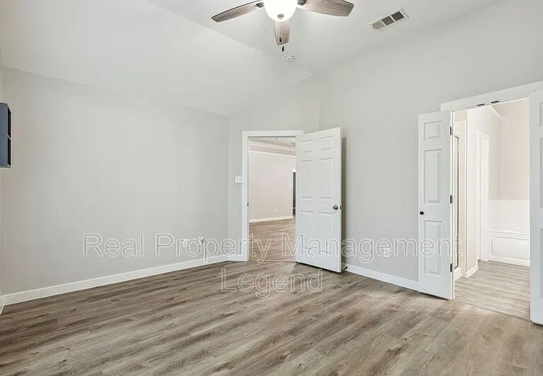 1800 Meadowlark Ln — Photo 16