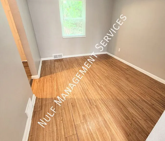 459 Idlewood Rd — Photo 3