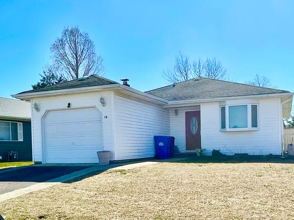 12 Valencia St, Toms River, NJ 08757