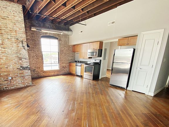 3rd image of 315 Lynn St #301
