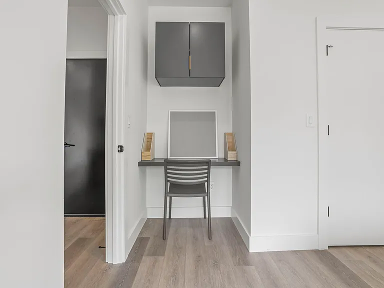 466 South Ln — Photo 2