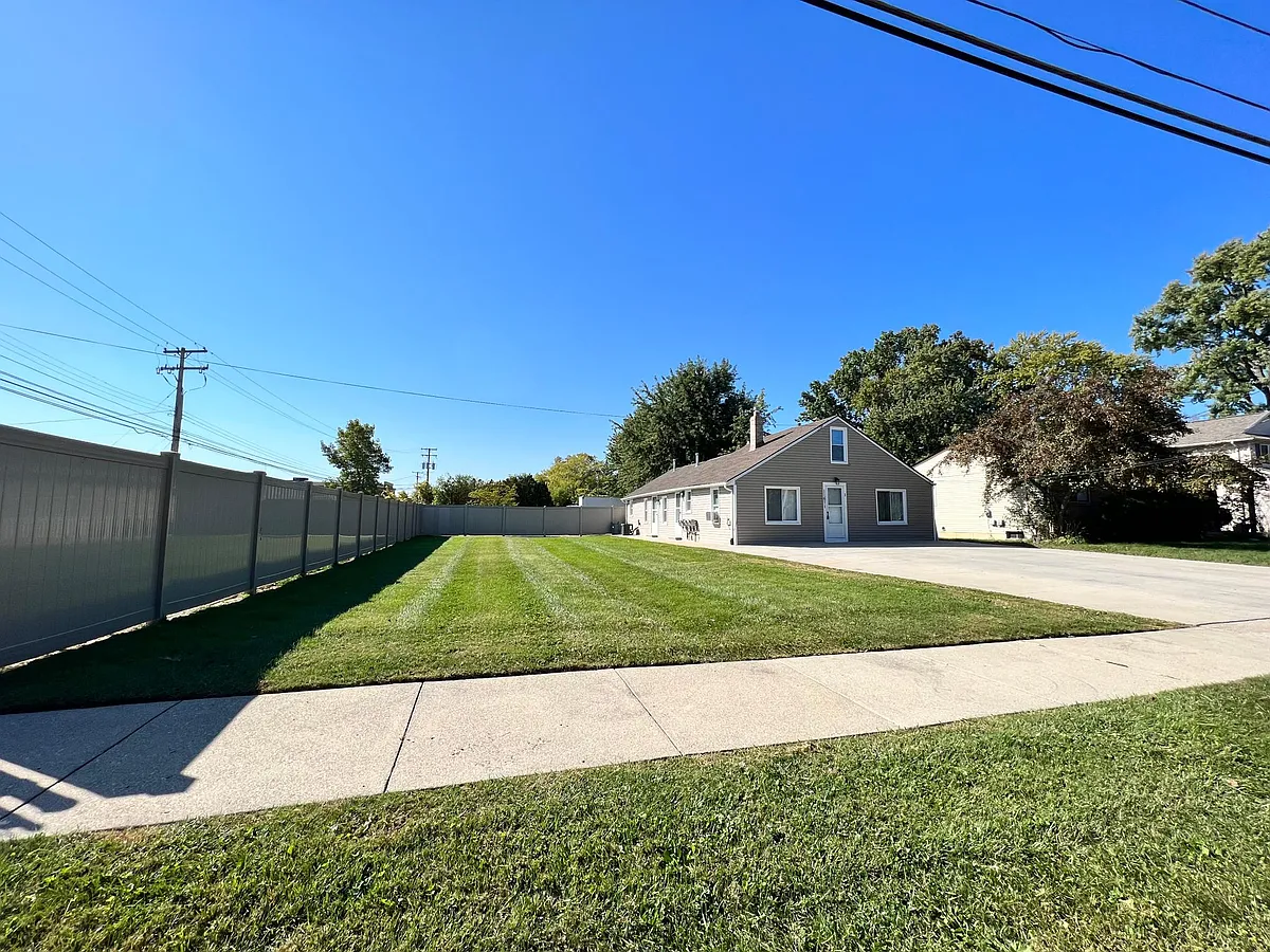 Exterior - 11671 Hartel Ave #1