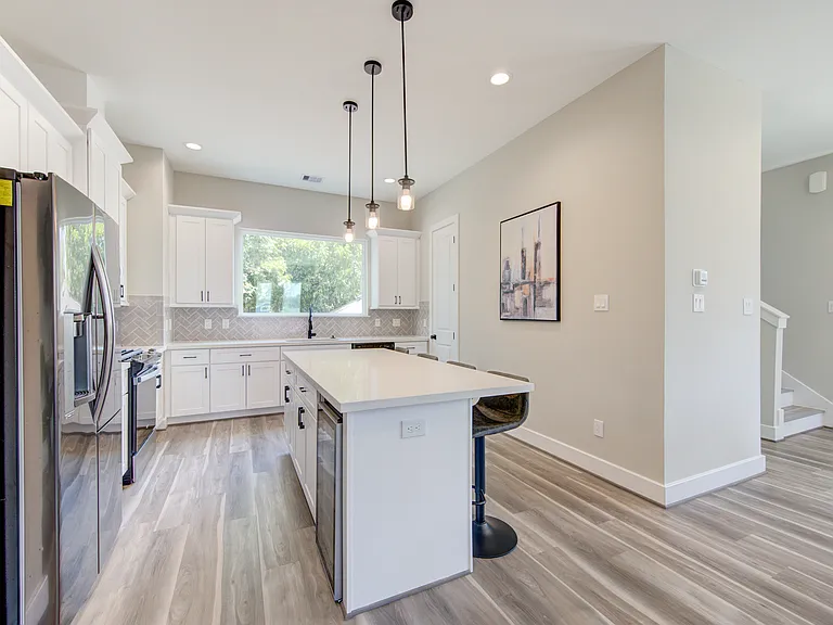 2418 Everett St — Photo 17