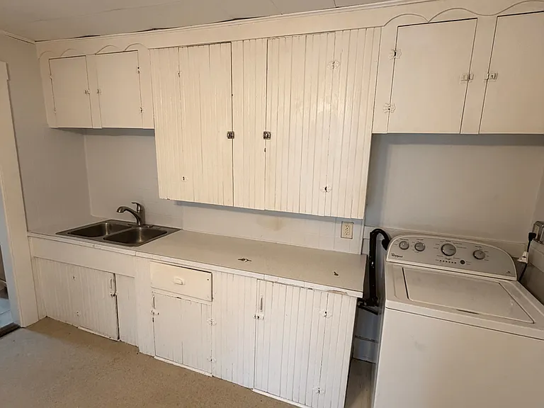 212 Waldo St — Photo 3