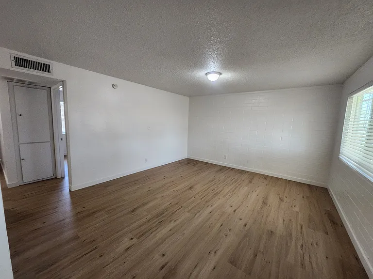 5229 N 59th Dr #4 — Photo 9
