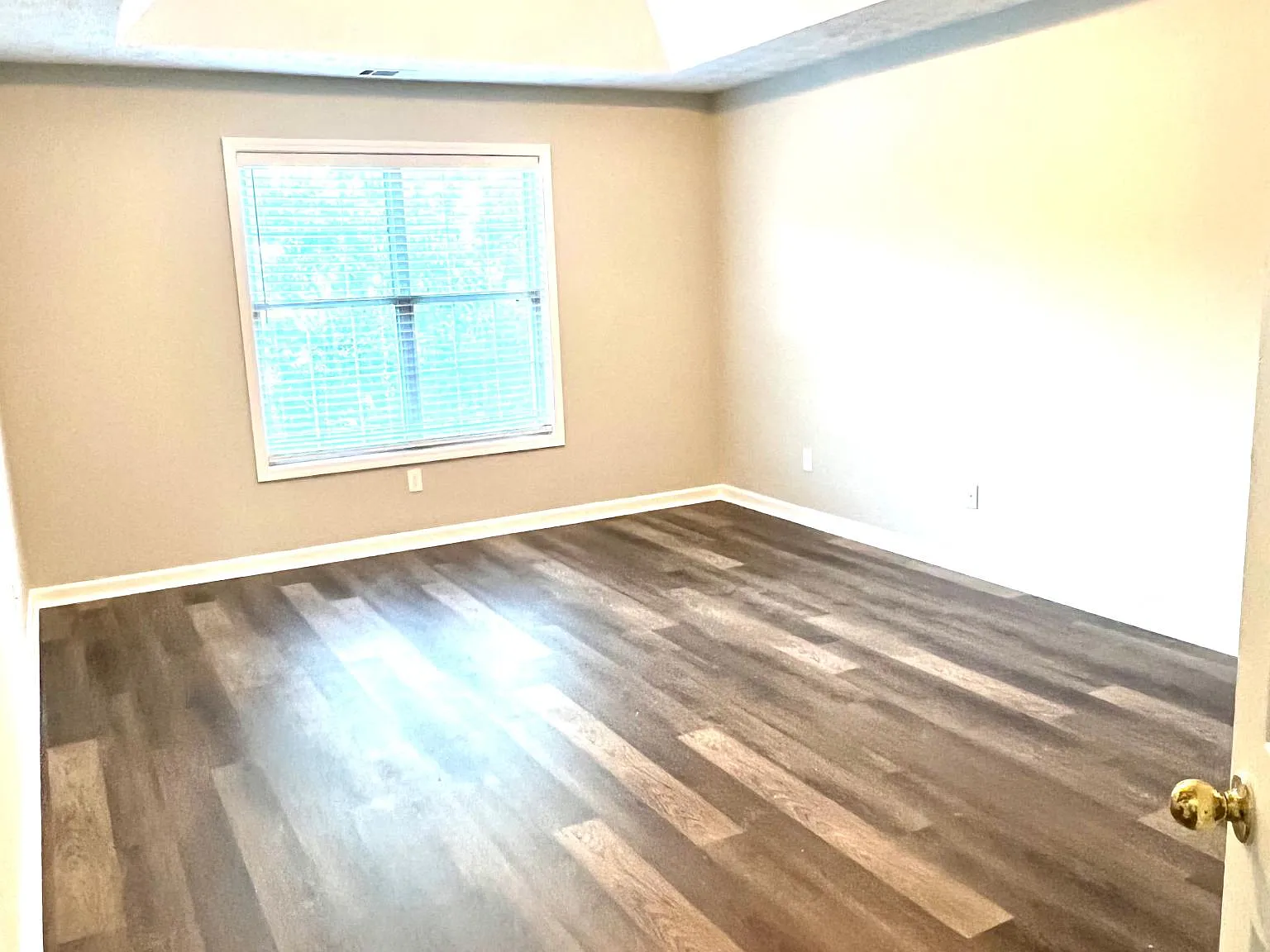 4 bed, 2.5 bath, 2250 sqft, $2,500 — Photo 4