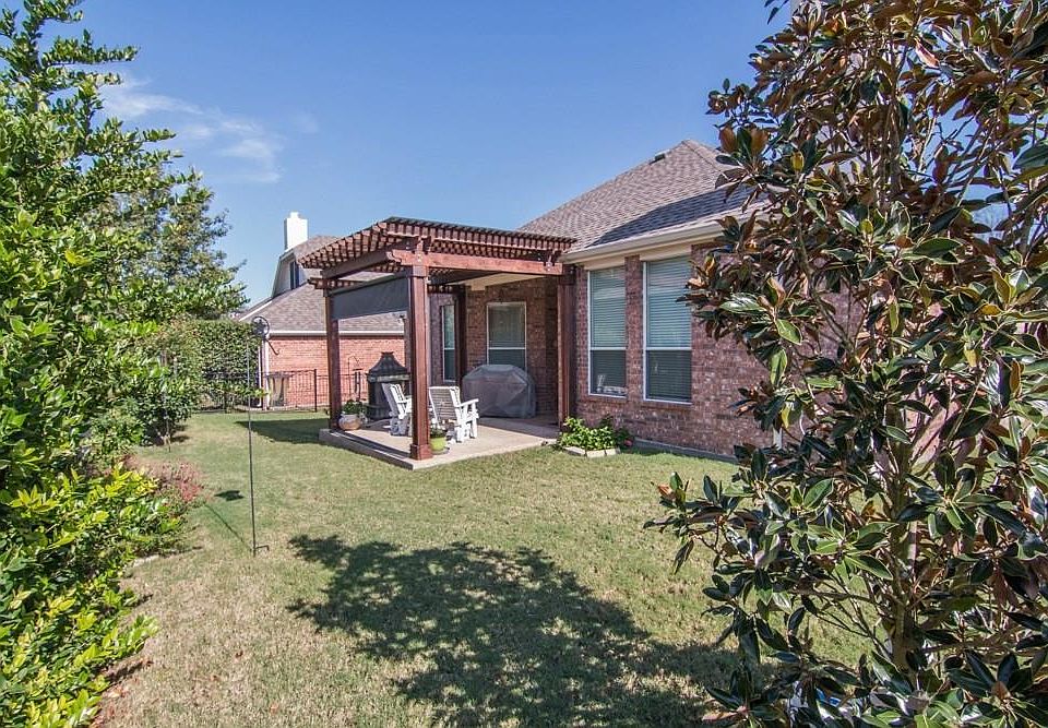 2nd image of 918 Cascade Dr