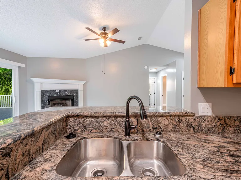 479 Charles Pinckney St — Photo 37