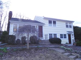 27 Pine Tree Rd, Monroe, CT 06468