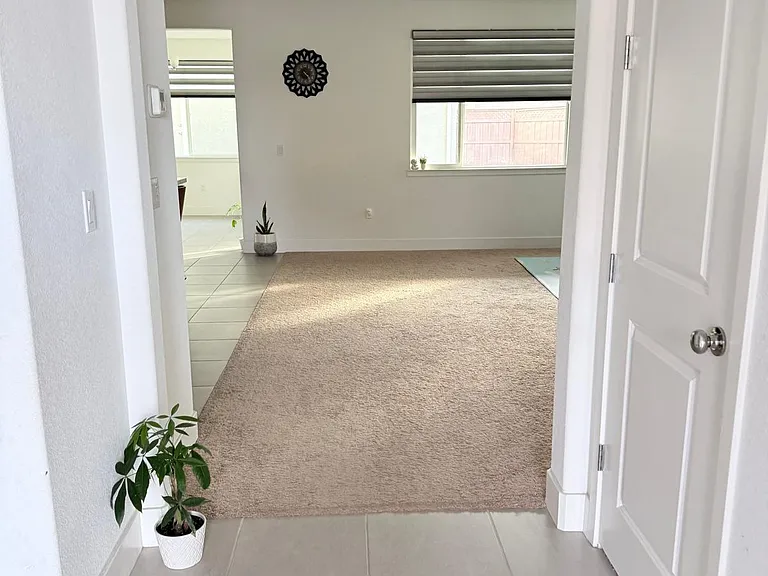 58 E Kamyar Pl — Photo 18