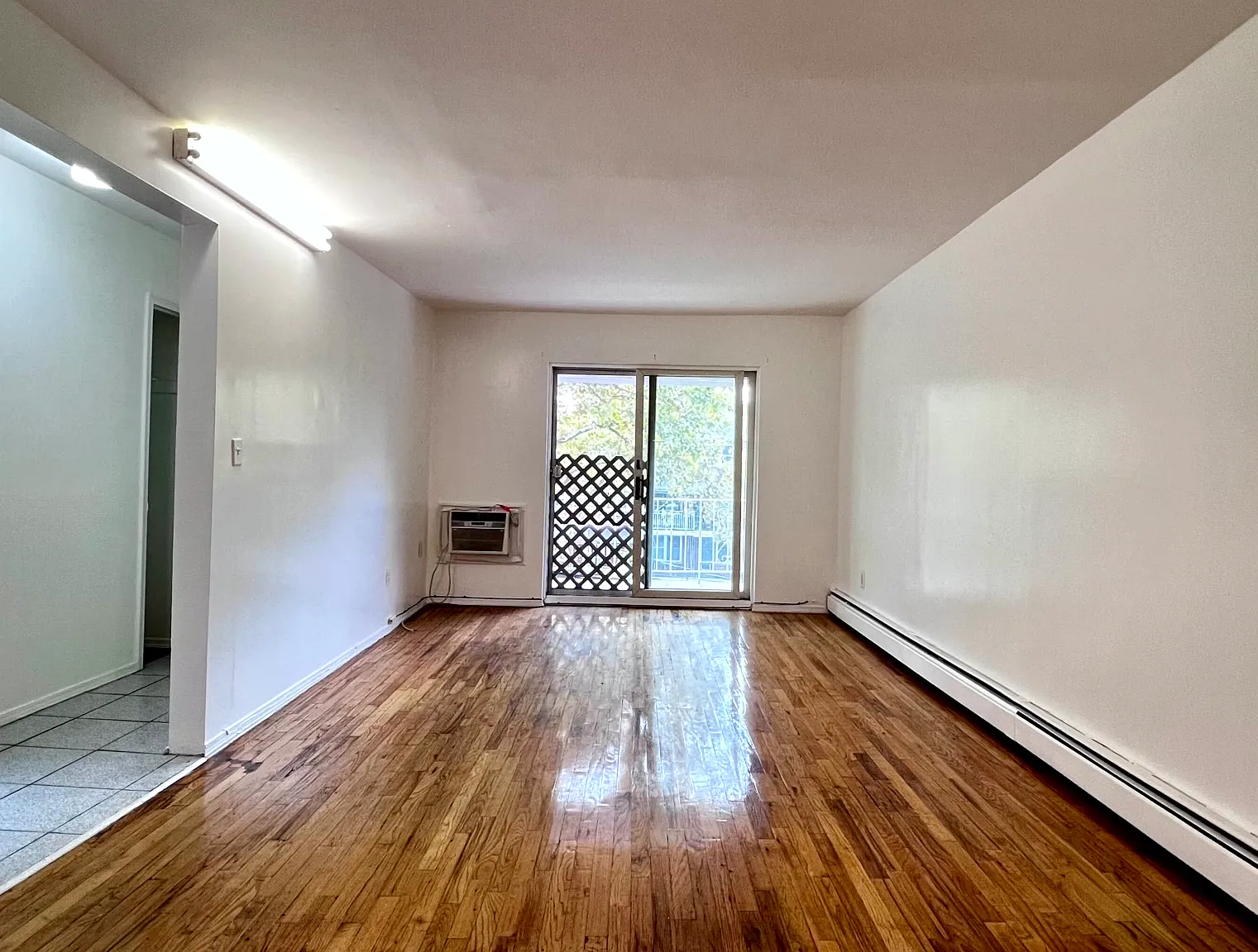 3 bed, 1.5 bath, 1173 sqft, $3,000 — Photo 2